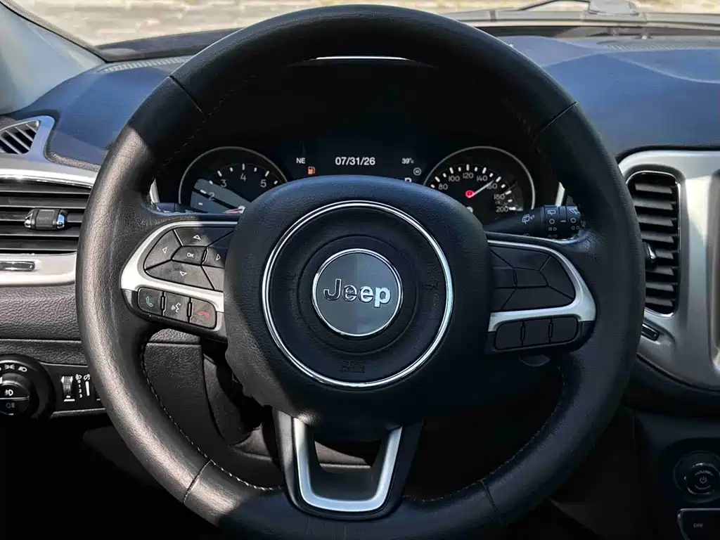 Jeep Compass — миниатюра 11