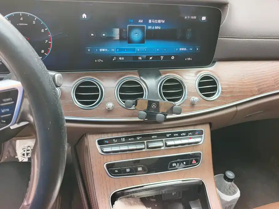 Mercedes-Benz E-Class — миниатюра 13