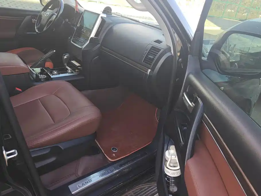 Toyota Land Cruiser — миниатюра 8