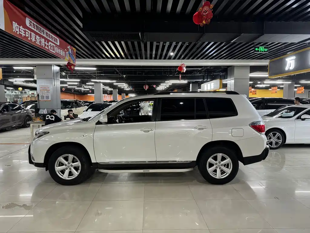 Toyota Highlander 2012 2.7L 5 мест Elite