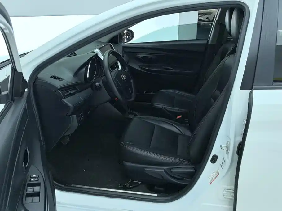 Toyota Yaris L — миниатюра 9