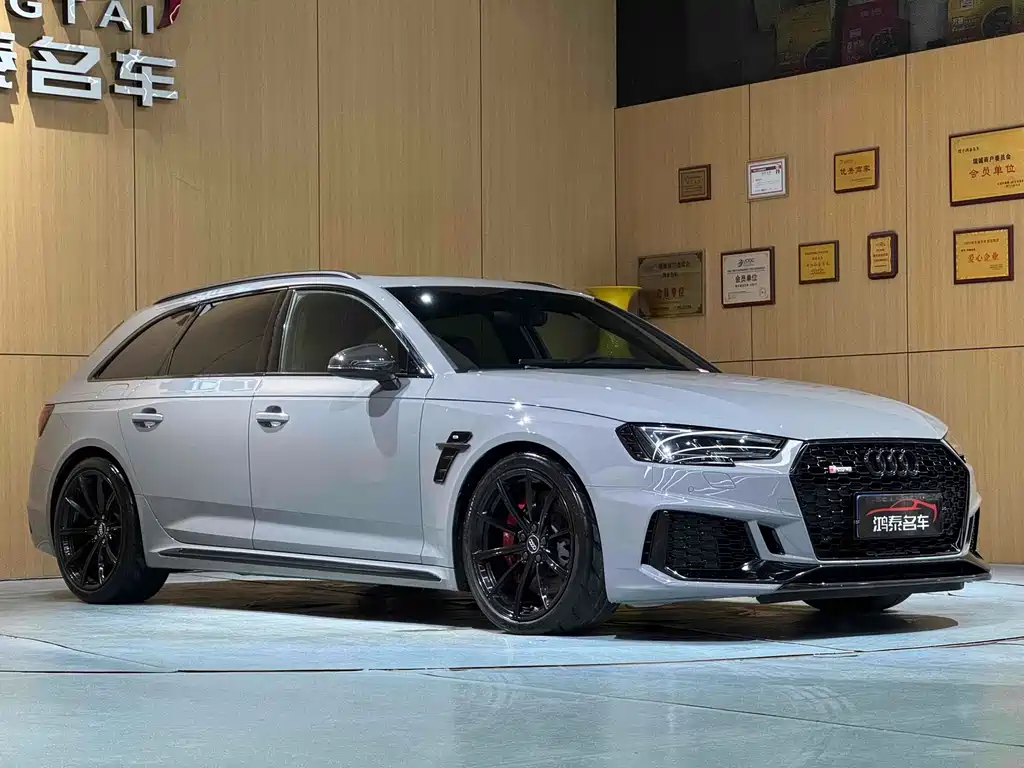 AUDI RS 4