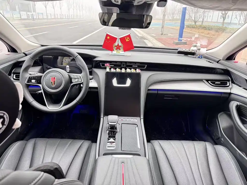 Hongqi H5 2025 2.0T AT