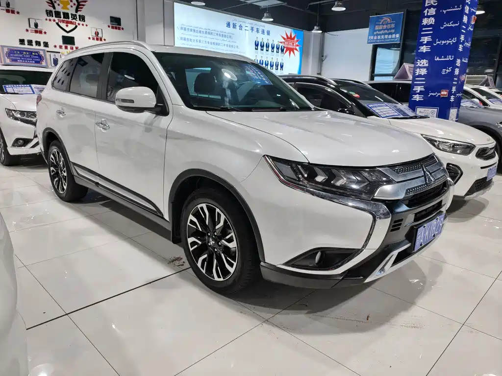 MITSUBISHI OUTLANDER