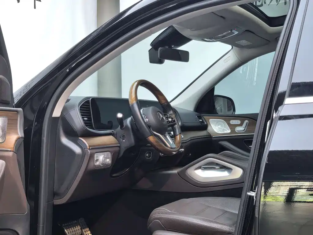 Mercedes-Benz GLS — миниатюра 10