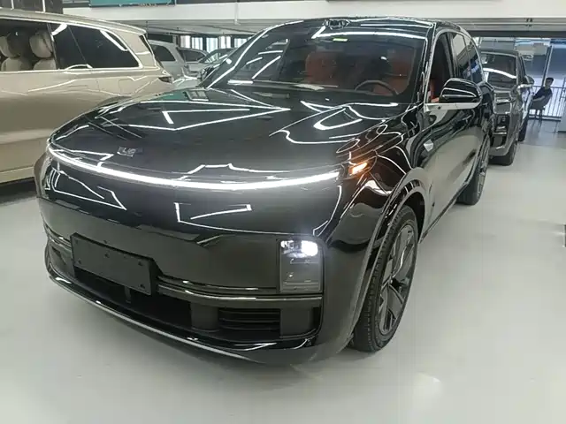 2025 Li Xiang L8