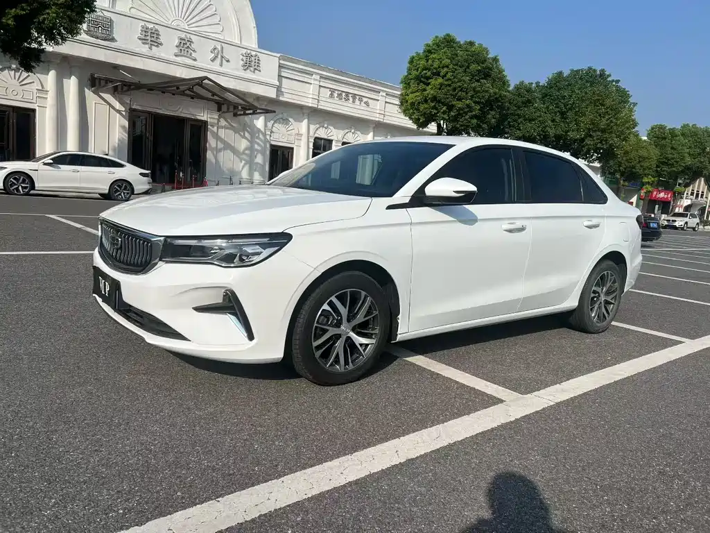Geely Emgrand 2022