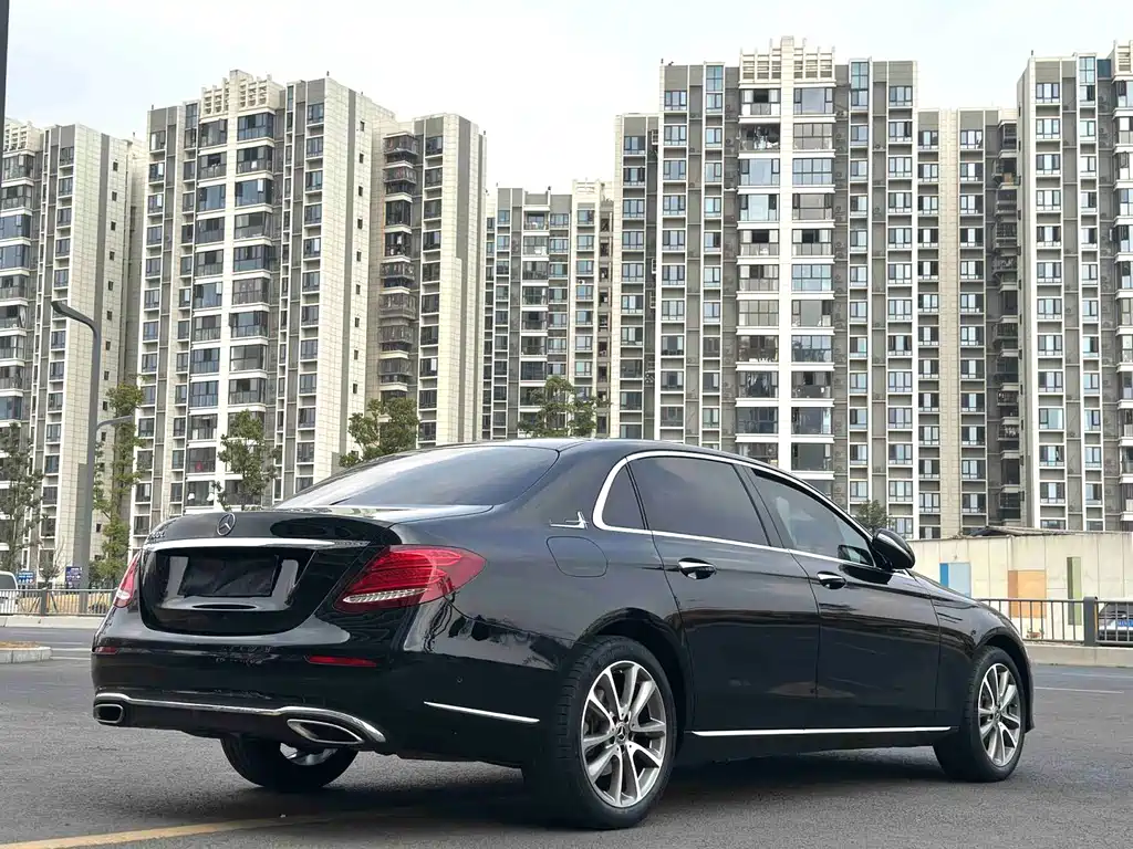 Mercedes-Benz E-Class — миниатюра 11