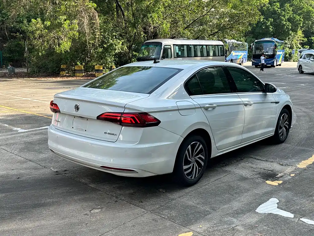 Volkswagen Bora EV — миниатюра 5