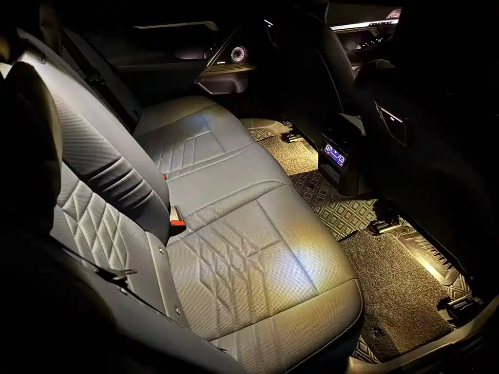 BMW 5 Series — миниатюра 4
