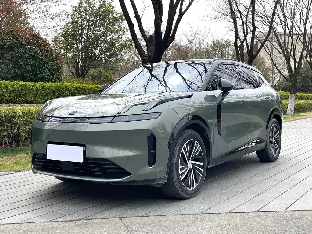 Lynk & Co 08 EM-P 2023