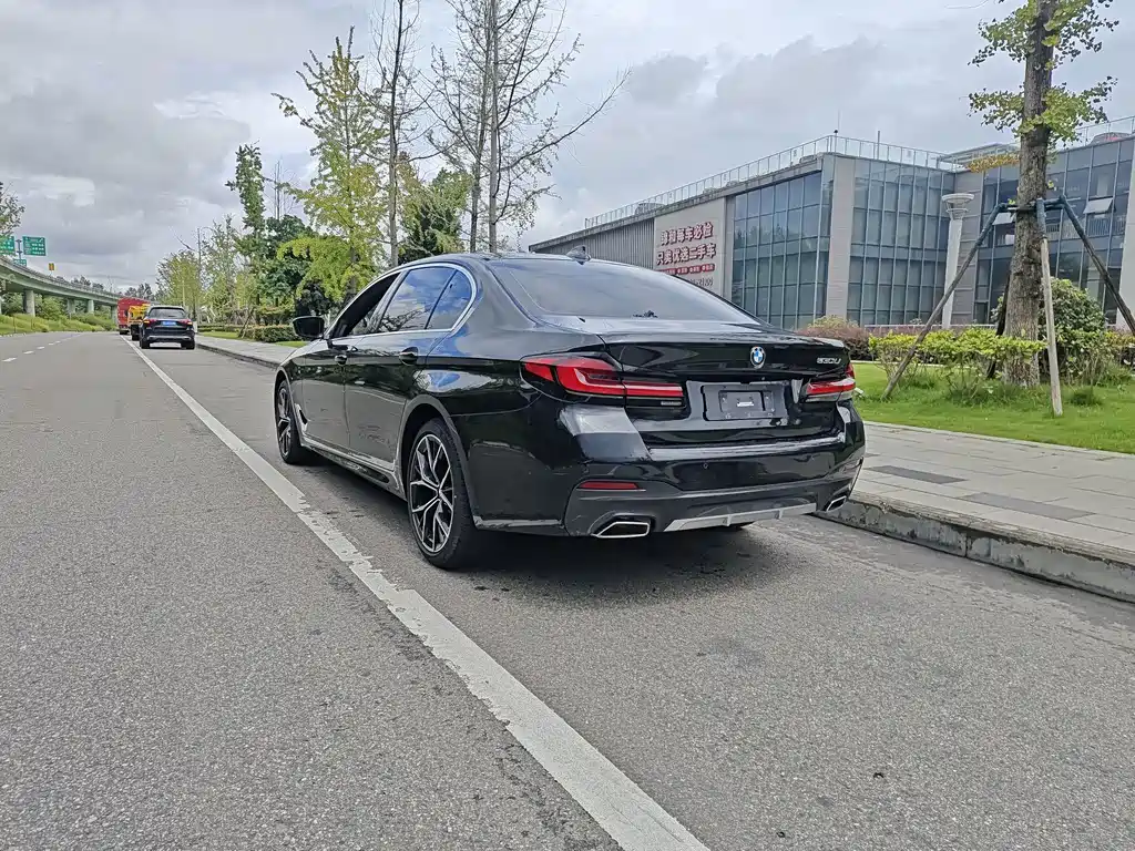 BMW 5 Series — миниатюра 5