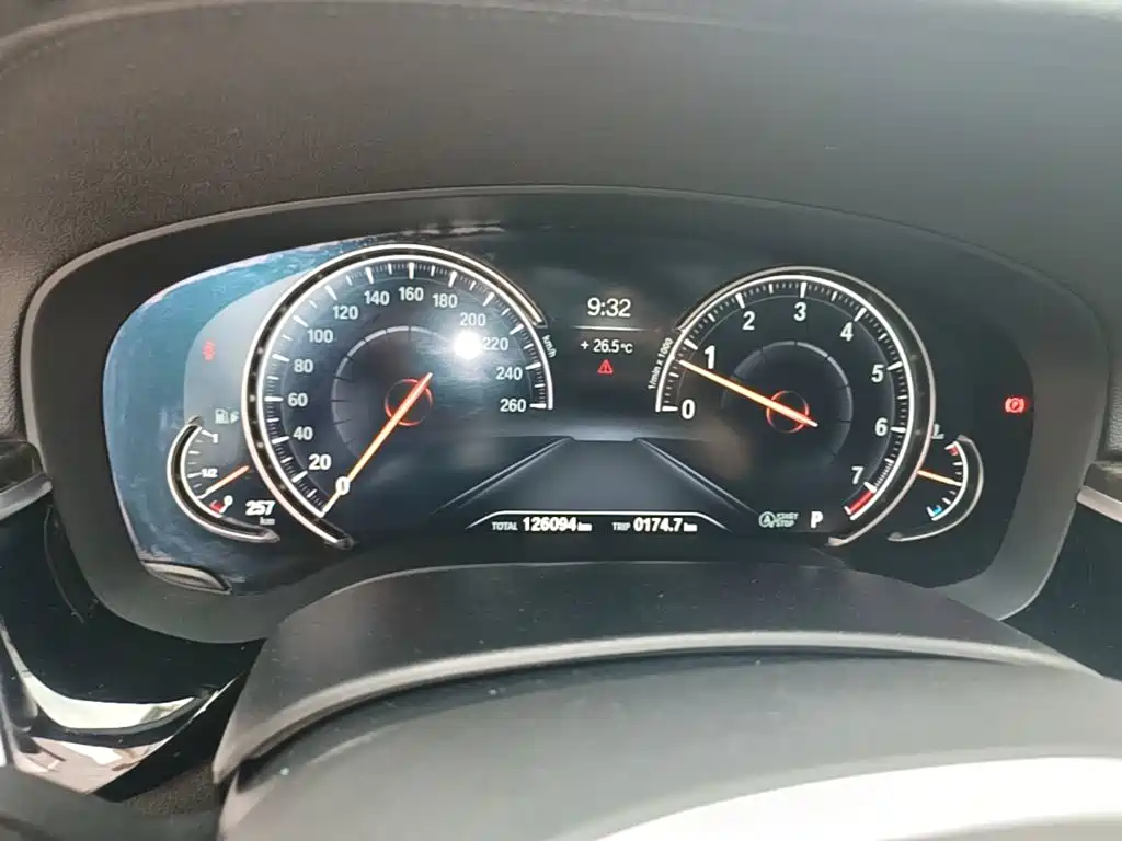 BMW 5 Series — миниатюра 12