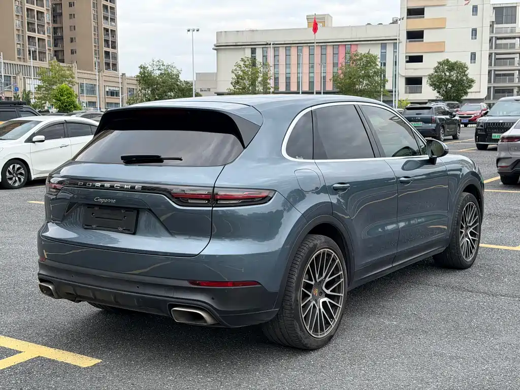 Porsche Cayenne — миниатюра 8