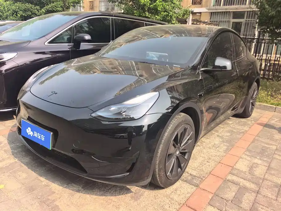 Tesla Model Y 2024