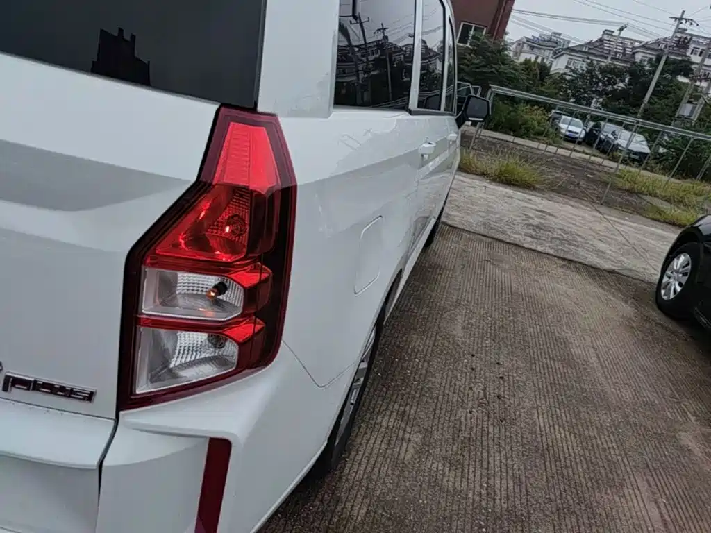 Wuling Hongguang PLUS — миниатюра 8