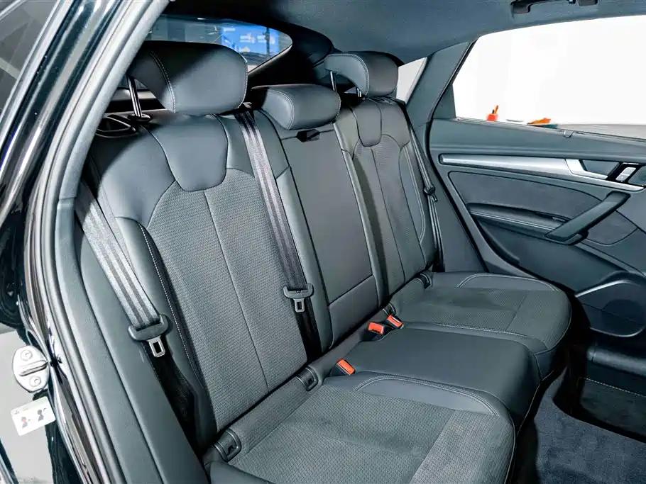 Audi Q5L Sportback — миниатюра 22