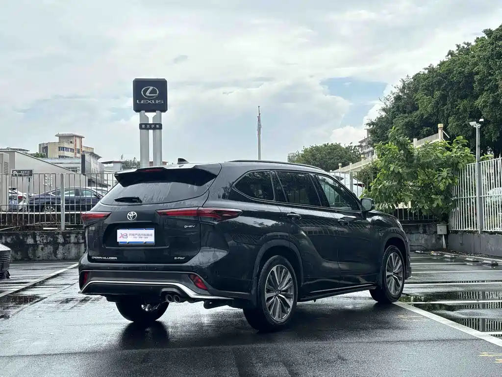Toyota Crown Kluger — миниатюра 3