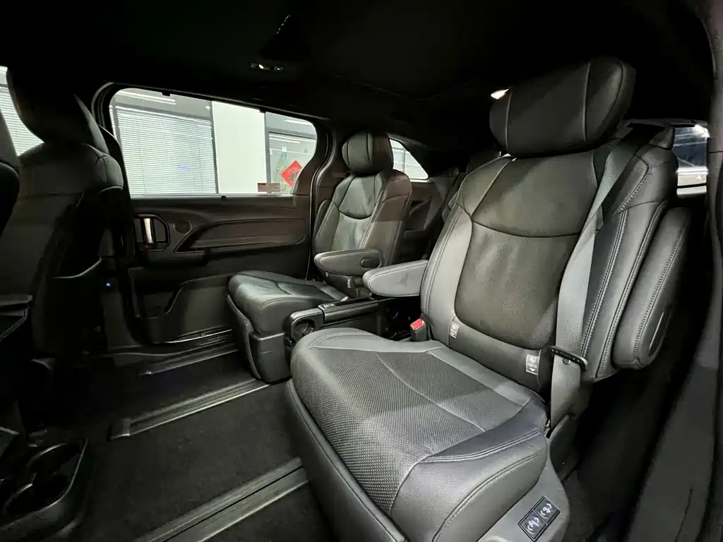 Toyota Sienna 2.5L Hybrid Supreme Edition, фото 14
