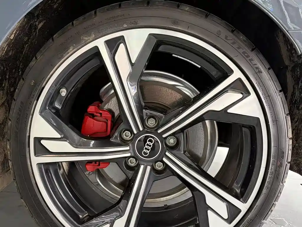 Audi A4L 2022 40 TFSI quattro RS