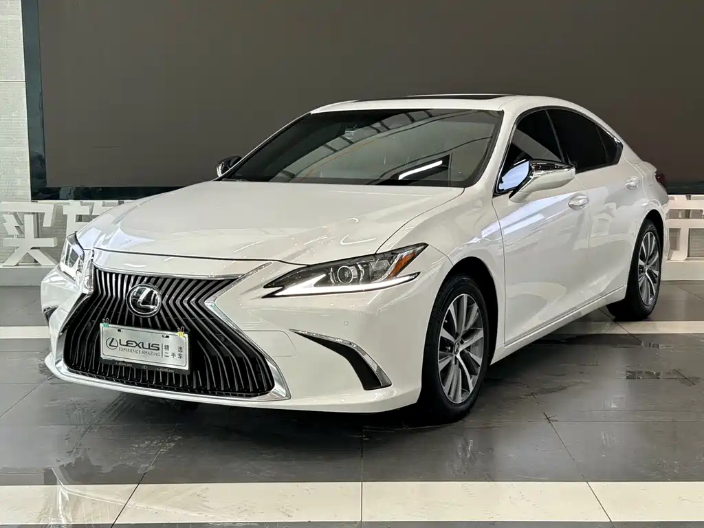 Lexus ES 2020