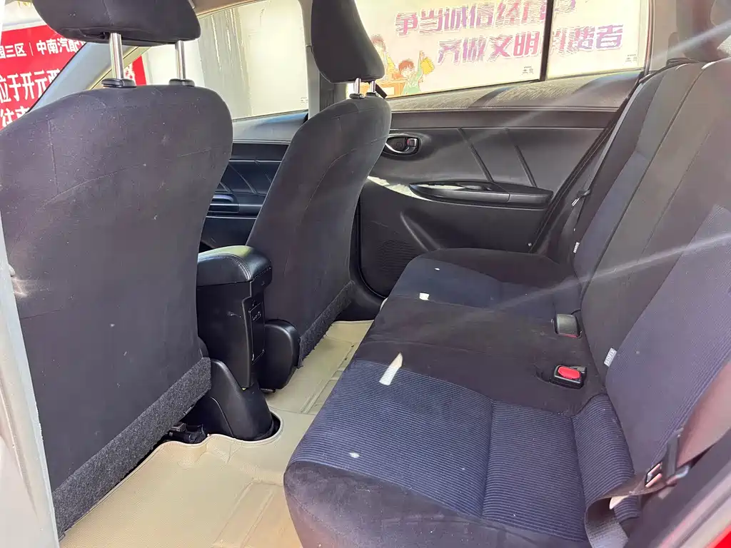 Toyota Yaris L — миниатюра 6