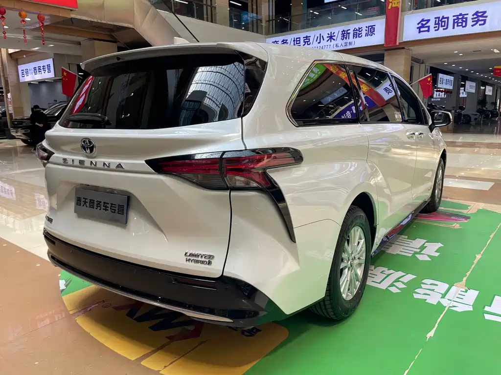 Toyota Sienna — миниатюра 7