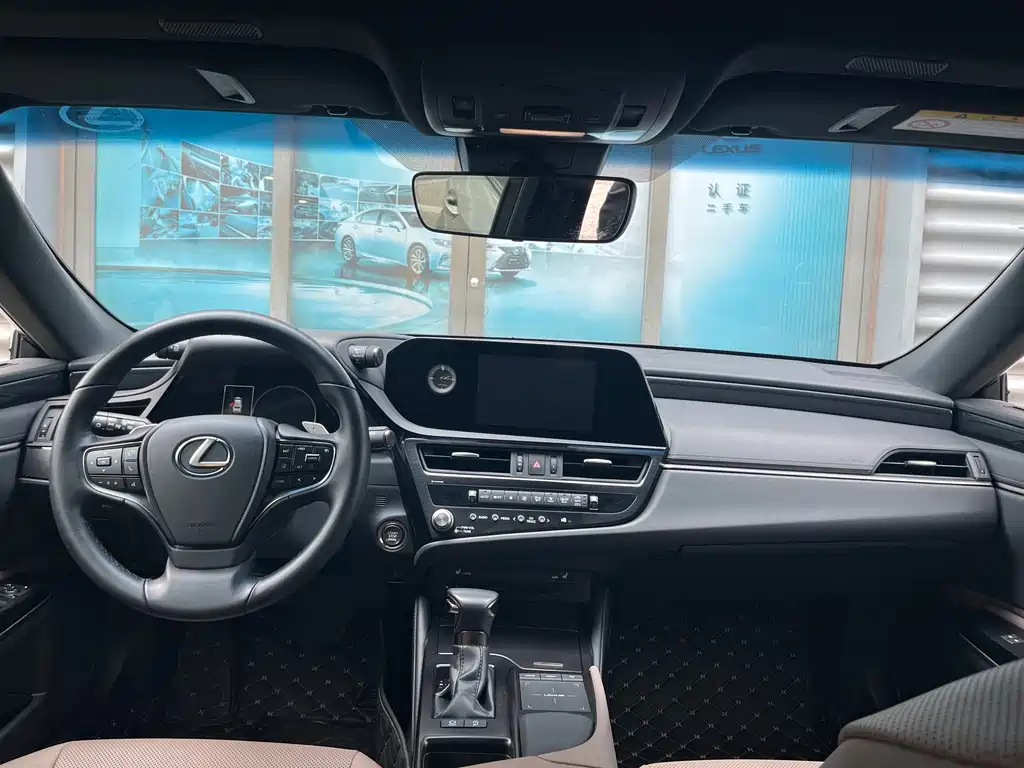 Lexus ES — миниатюра 11