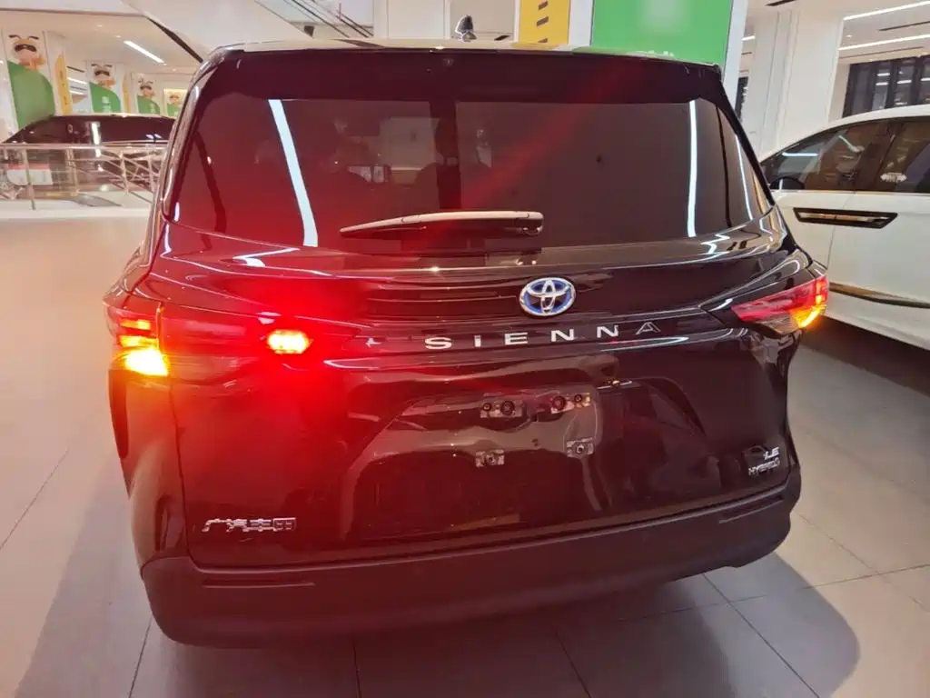 Toyota Sienna — миниатюра 6
