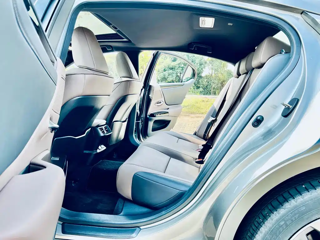 Lexus ES — миниатюра 8
