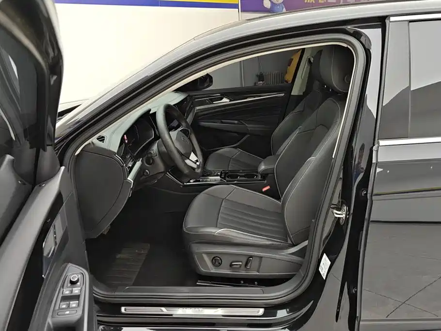 Volkswagen Passat 2023 330TSI Elite