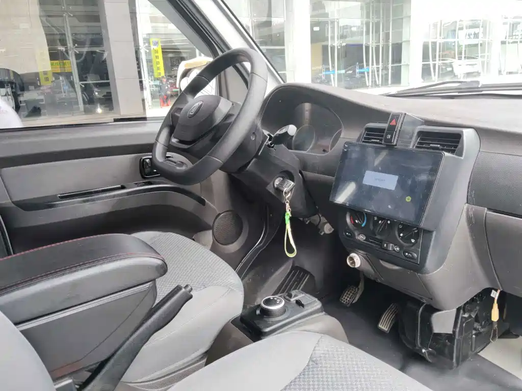 Lingshi Yufeng EV50 — миниатюра 17