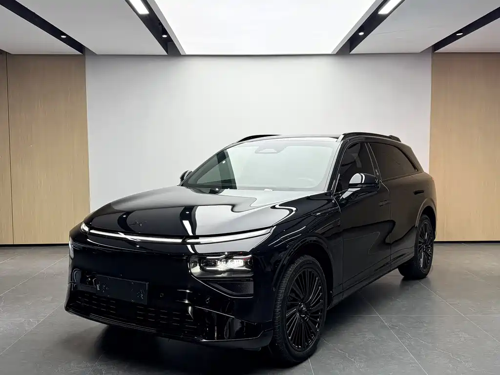 2025 Xpeng G9 - zdjęcie 1 z 17