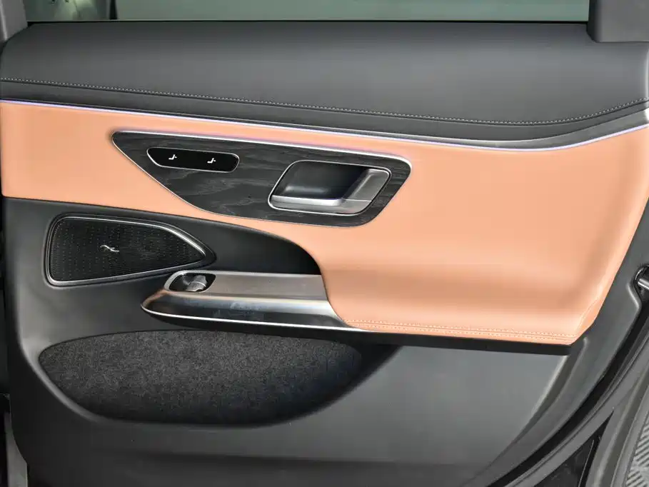 Mercedes-Benz E-Class — миниатюра 13