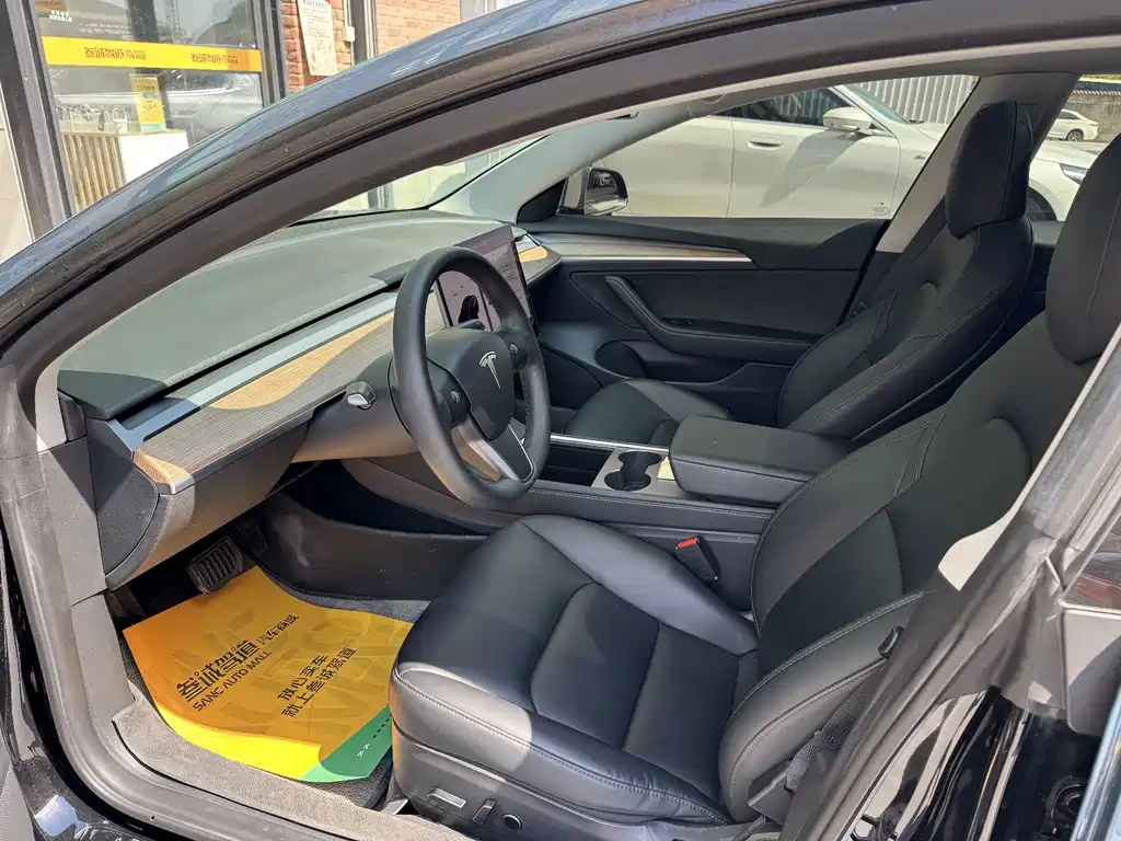 Tesla Model 3 — миниатюра 8