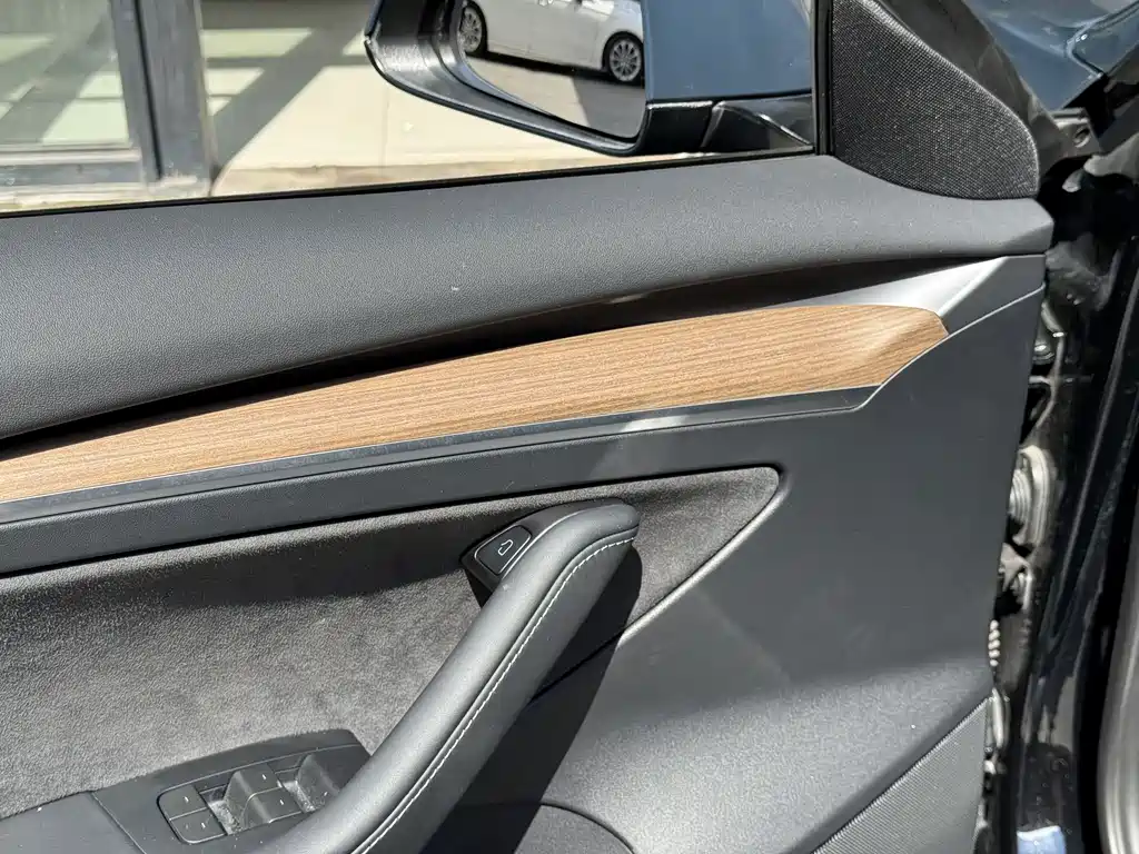 Tesla Model 3 — миниатюра 15