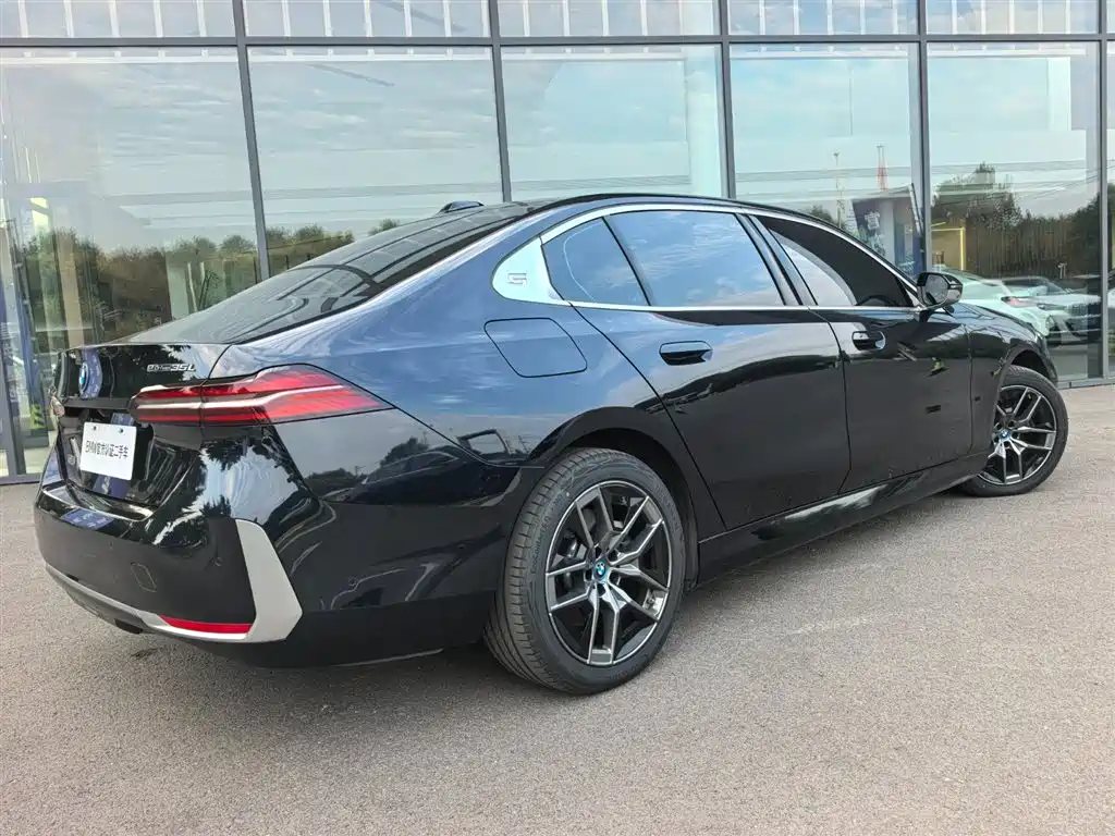 BMW i5 — миниатюра 4
