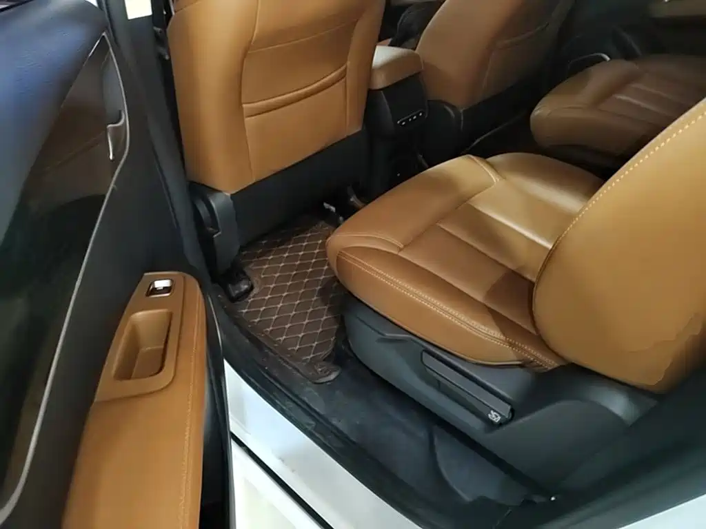 BYD MAX — миниатюра 17