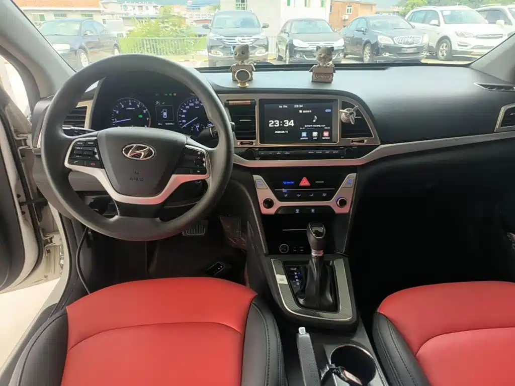 Hyundai Elantra — миниатюра 10