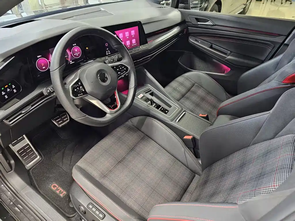 Volkswagen Golf GTI — миниатюра 12