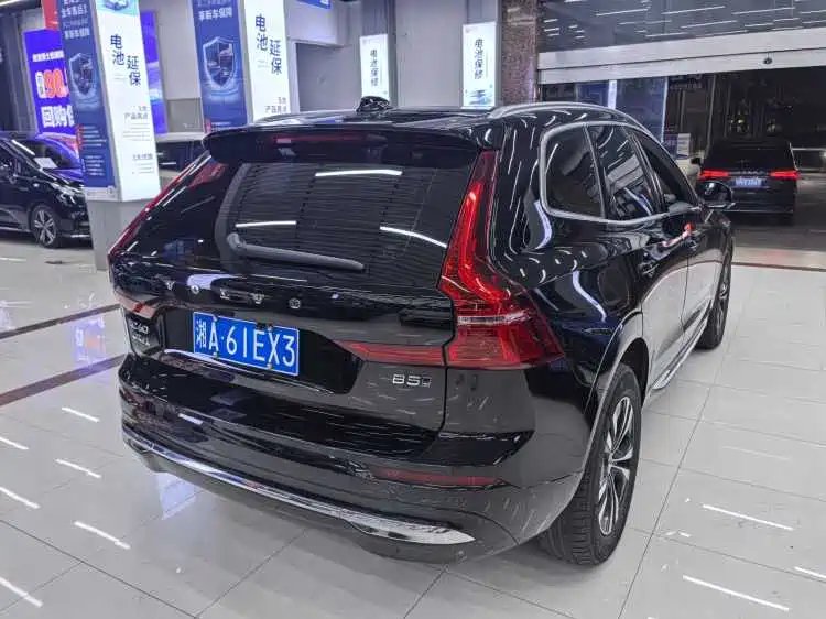Volvo XC60 2025 B5 Luxury