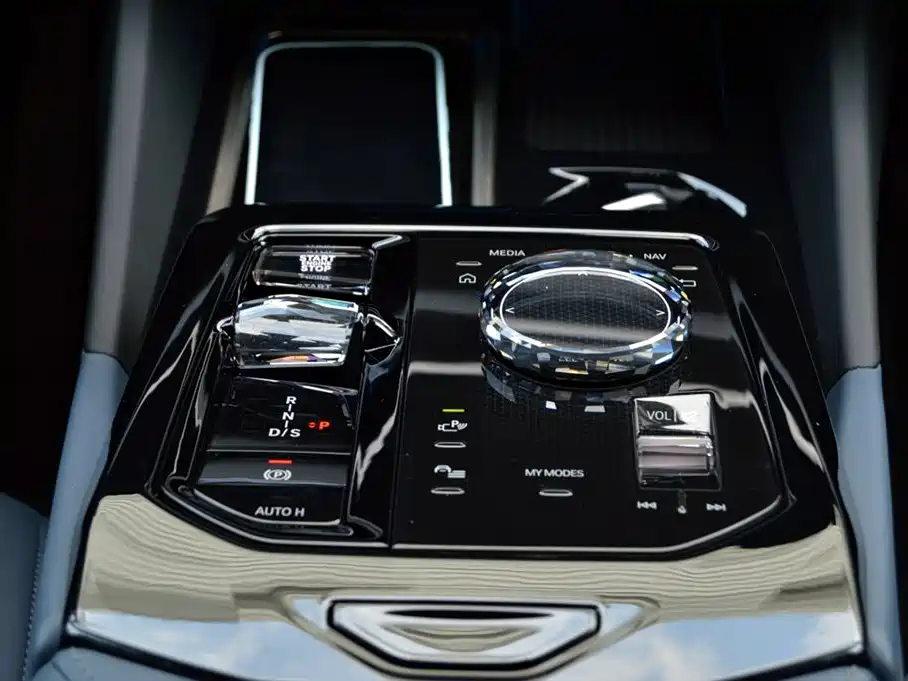 BMW 5 Series — миниатюра 13
