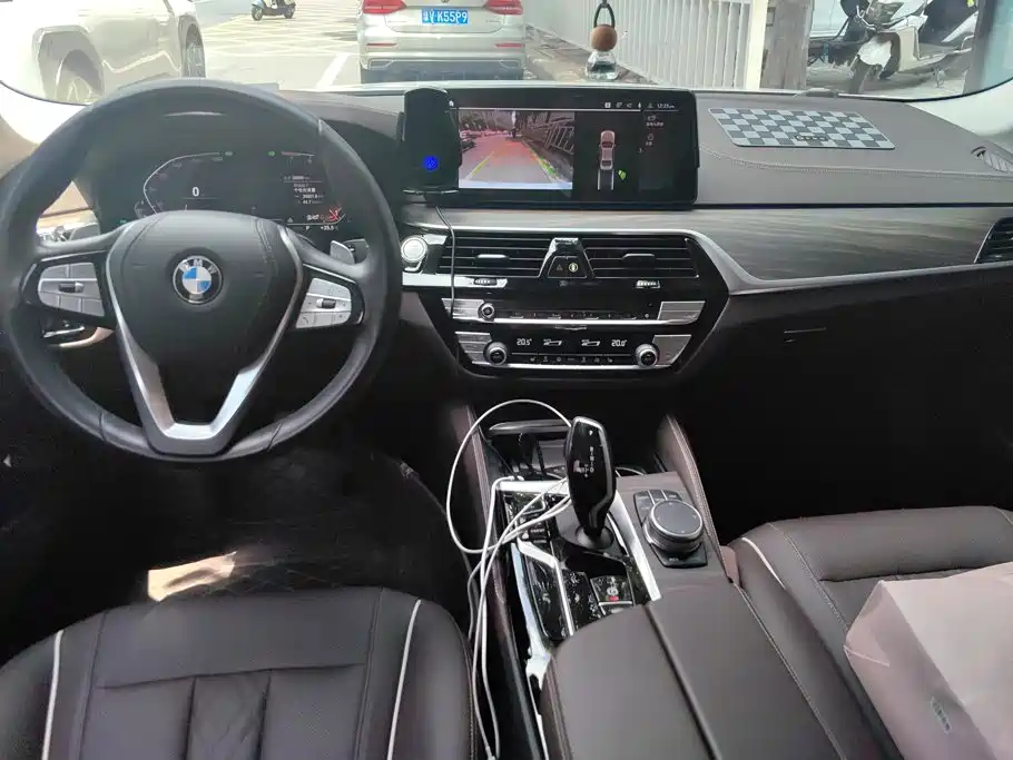 BMW 5 Series — миниатюра 12