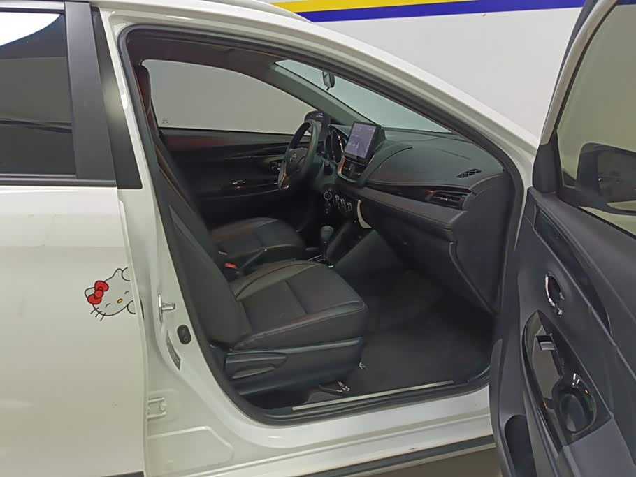 Toyota YARiS L Zhi Xuan 1.5 л 2021 г. Белый, пробег 43500 км