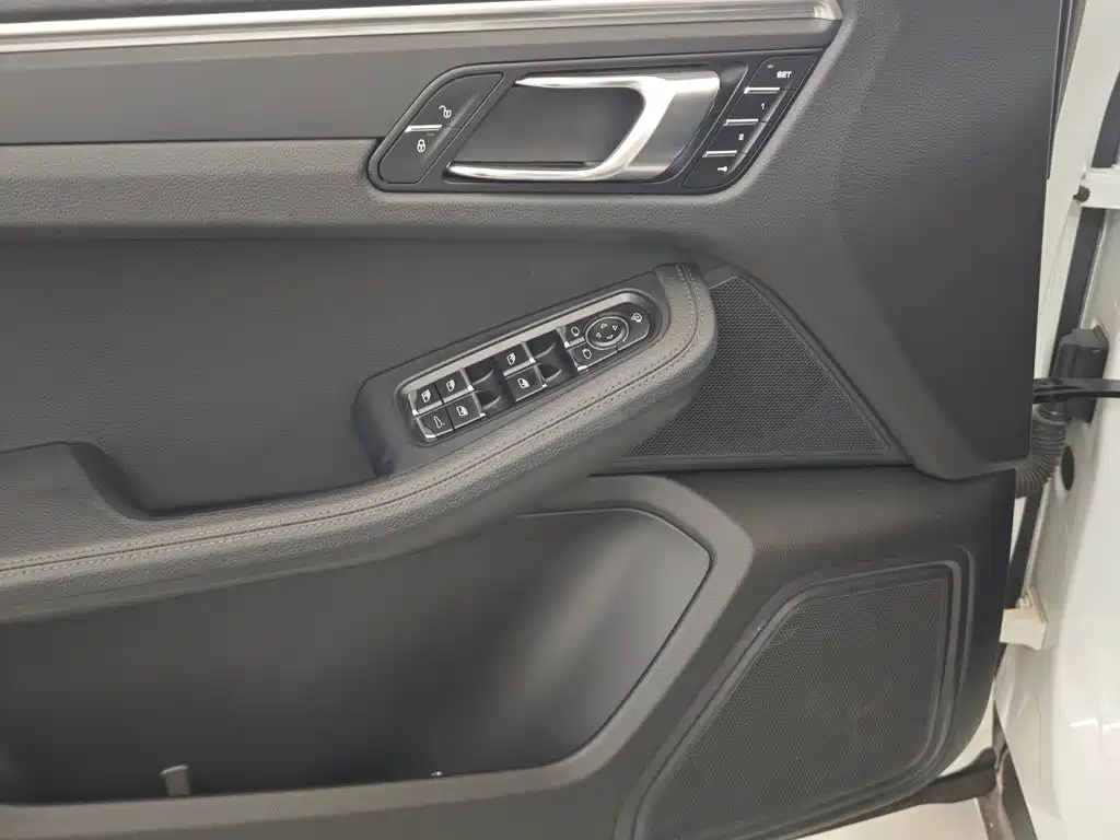 Porsche Macan — миниатюра 14