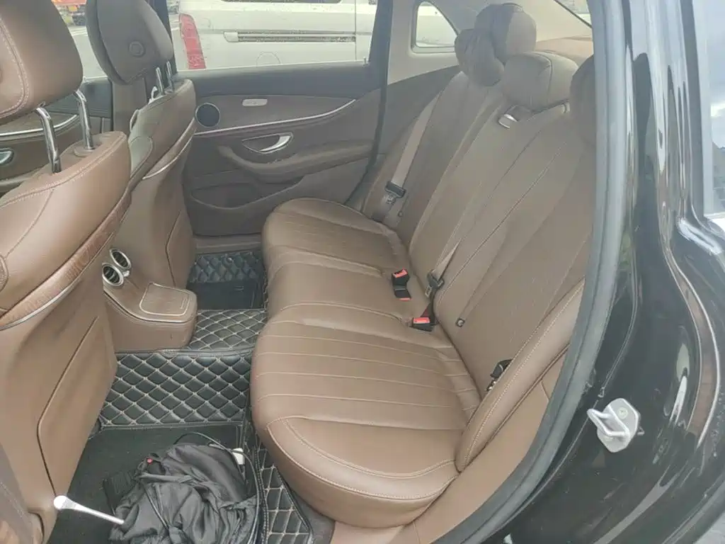 Mercedes-Benz E-Class — миниатюра 17