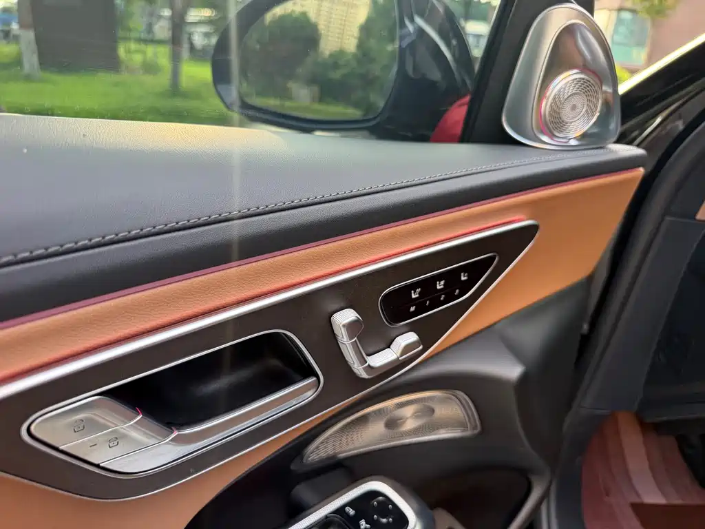 Mercedes-Benz E-Class — миниатюра 8
