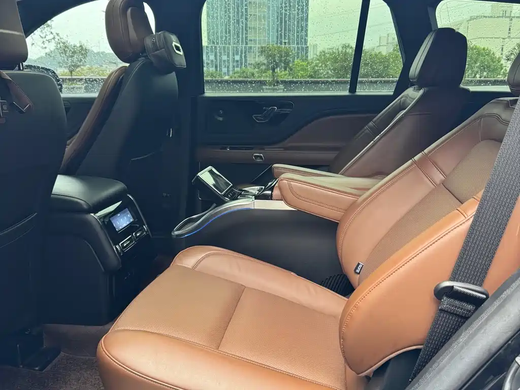 Lincoln Aviator — миниатюра 14