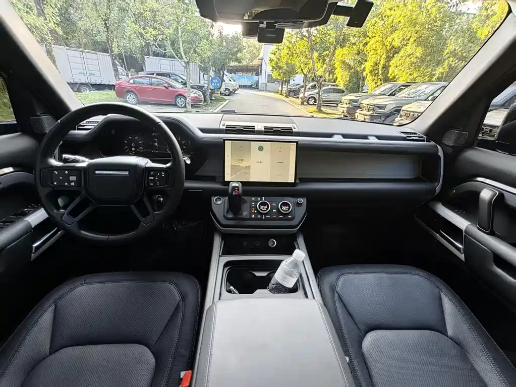 Land Rover Defender — миниатюра 12