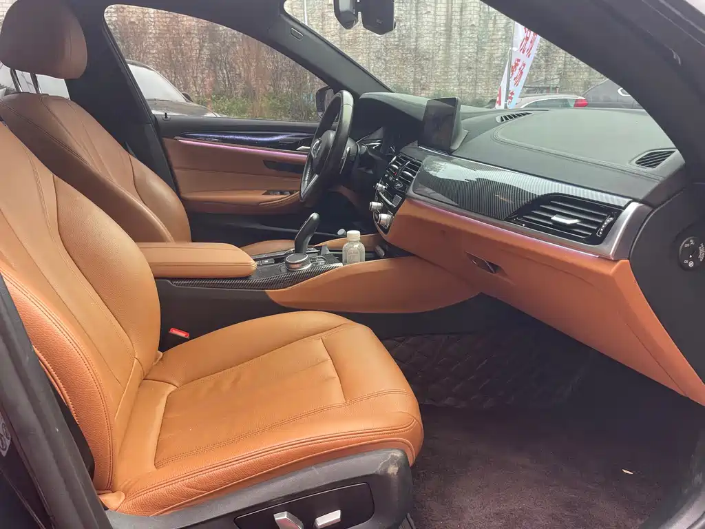 BMW 5 Series — миниатюра 9